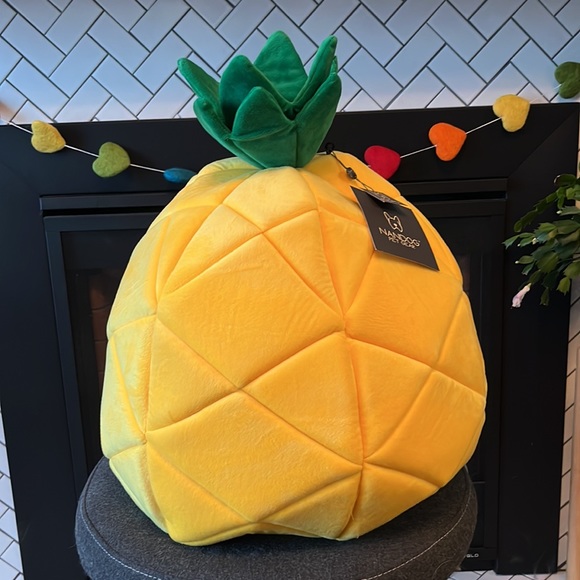 Adorable pineapple shaped pet bed for small animals. New with tags. - Picture 2 of 3